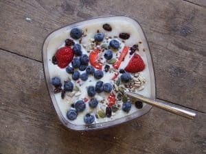 Oatmeal on milk with fruit