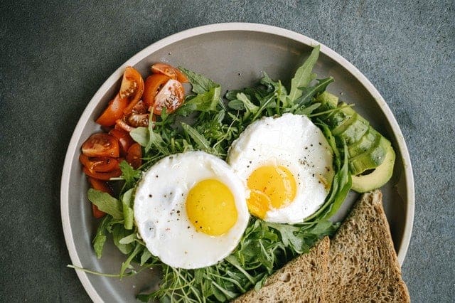 Dietetic dish - fried eggs, vegetables, wholemeal bread