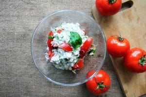 salad with tomatoes and cottage cheese