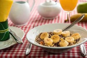 muesli with bananas