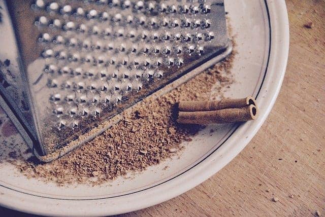 grated cinnamon