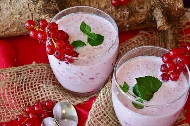 Fruit and milk shake with currants