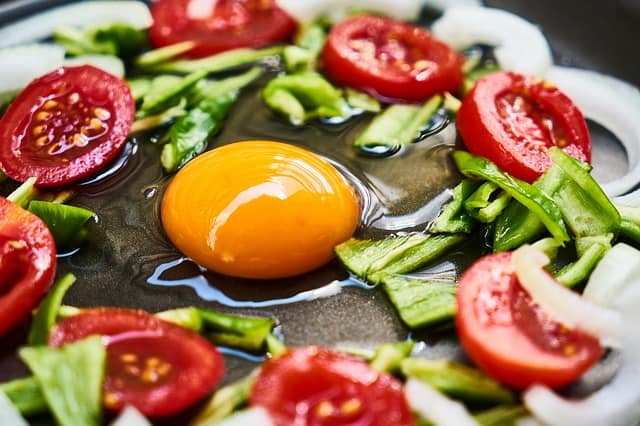 healthy diet, eggs and vegetables