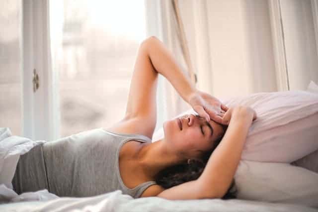 woman can't sleep