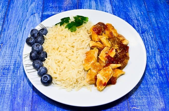  rice with stew on the plate