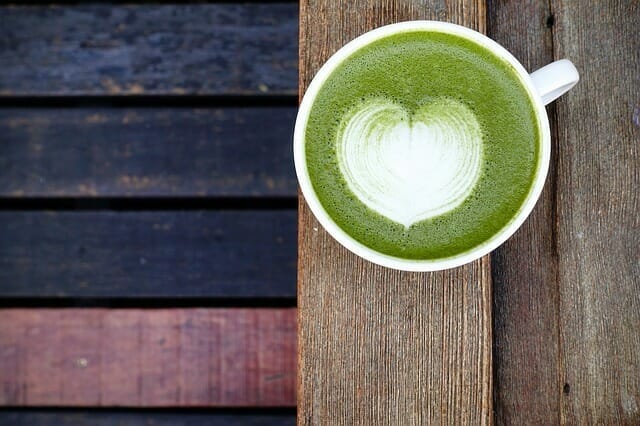 cocktail with spirulina