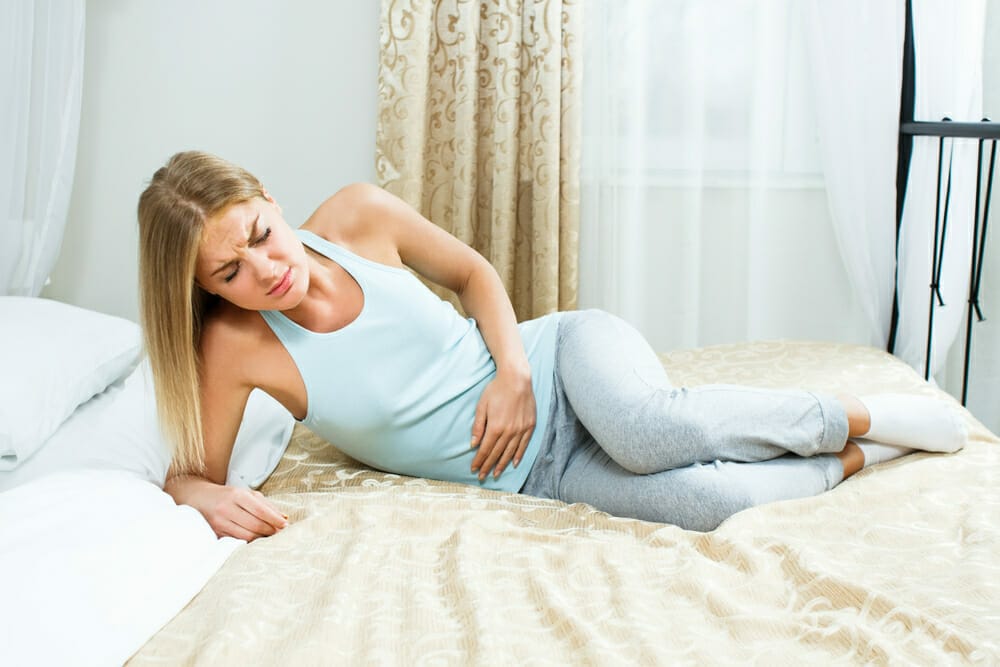  woman suffers from abdominal pain and constipation