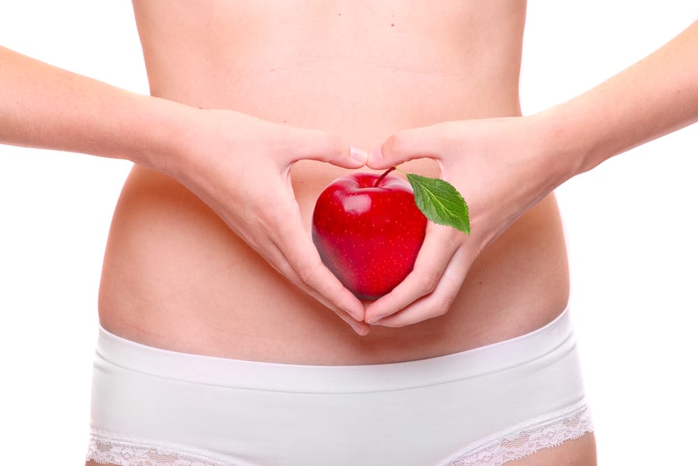  A woman keeps an apple in her belly area